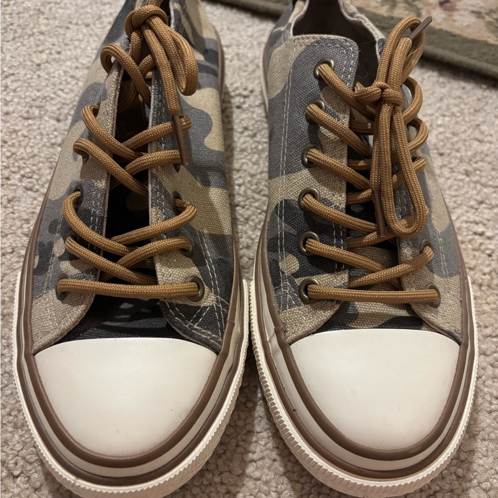 Very G Size 10 Camouflage Canvas Sneakers